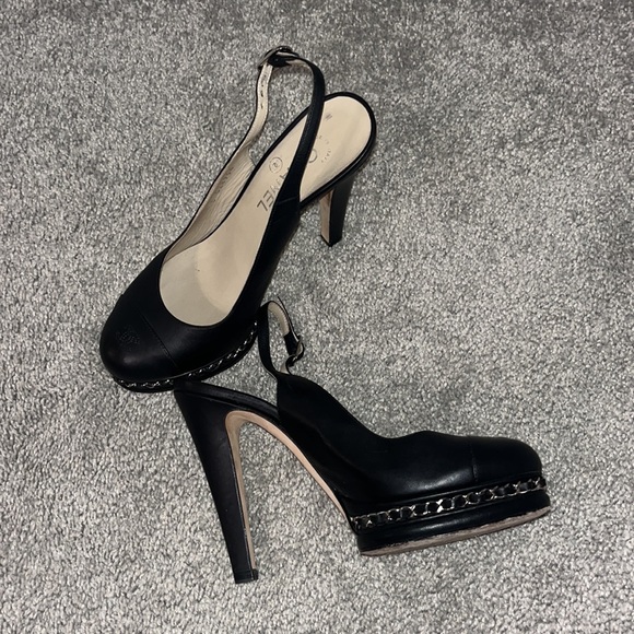 CHANEL - 2014 Interlocking CC Logo Slingback Pumps - Picture 6 of 10